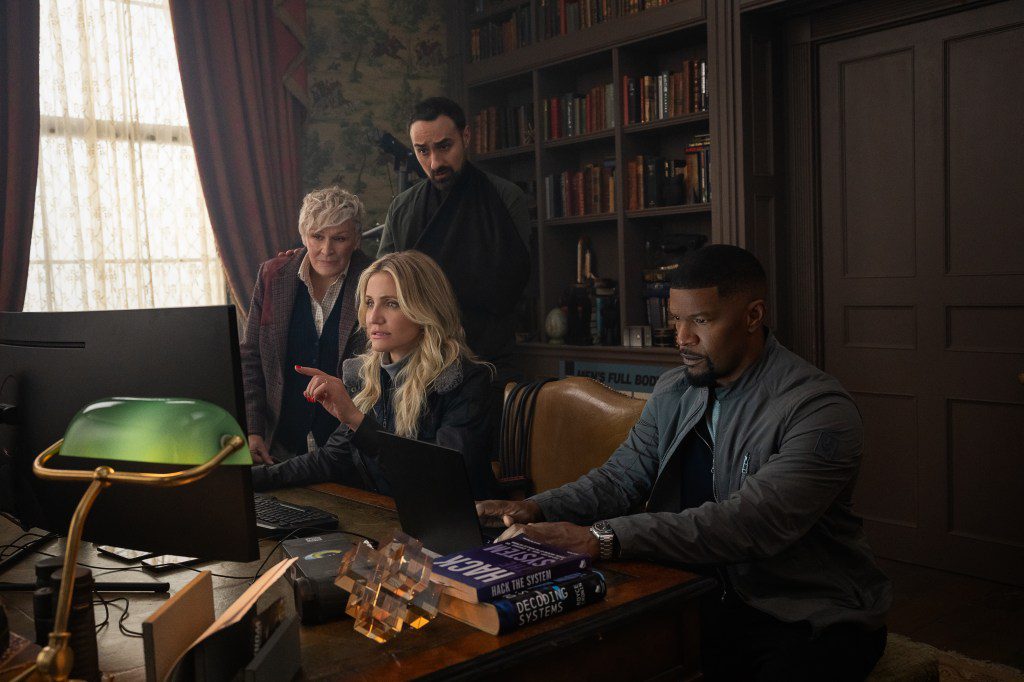 (L to R)  Glenn Close as Ginny, Jamie Demetriou as Nigel, Cameron Diaz as Emily and Jamie Foxx as Matt  in Back In Action.