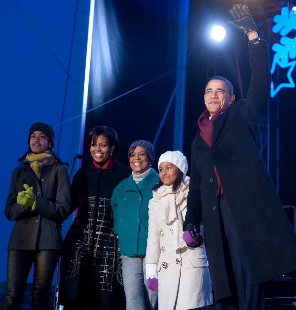 Marian Robinson with Michelle, Barack, Malia, and Sasha Obama