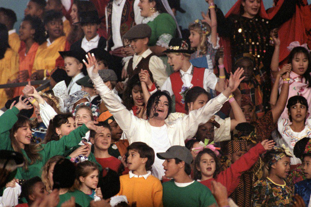 Michael Jackson Performs Super Bowl Halftime Show